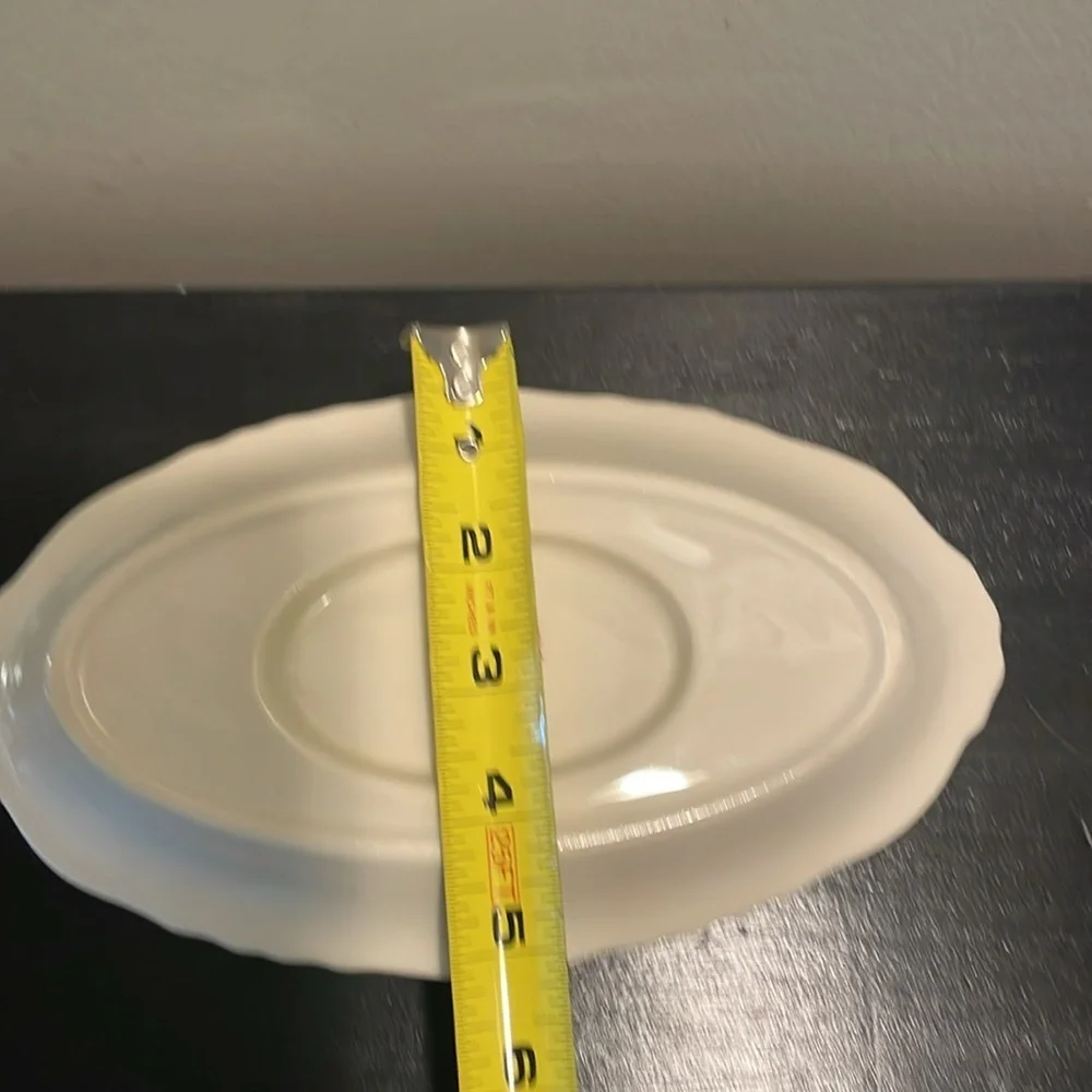Syracuse China Suzanne gravy boat w an attached underplate. Vintage. 40’s-70’s‎